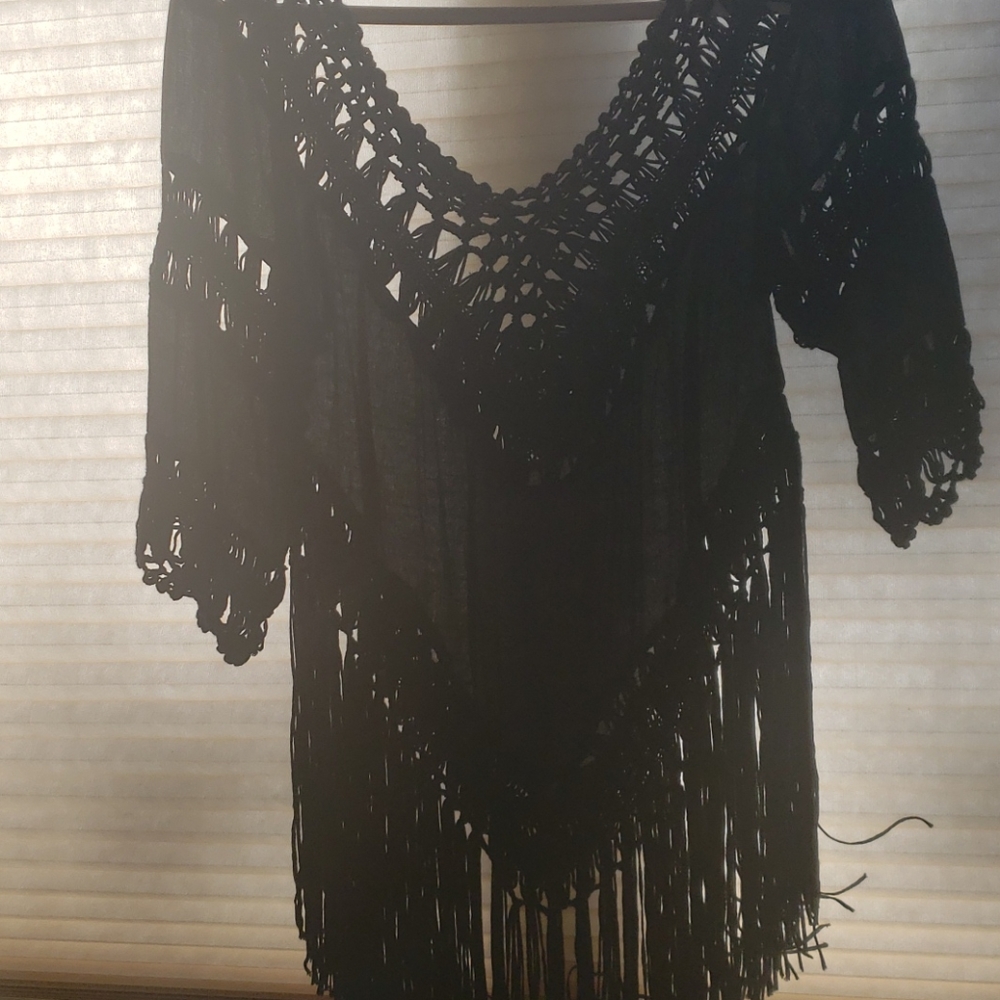 BLACK FRINGE TOP